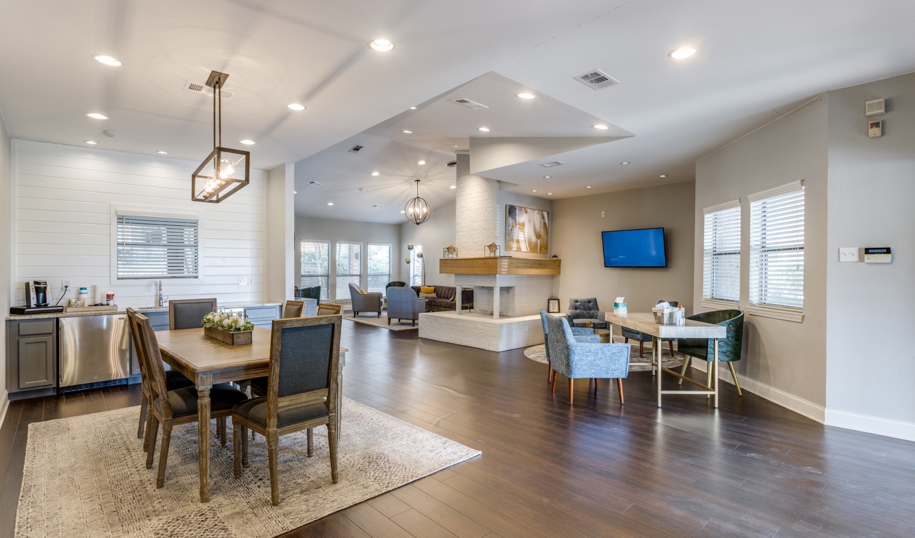 the living room and dining room at The Falltree Apartments